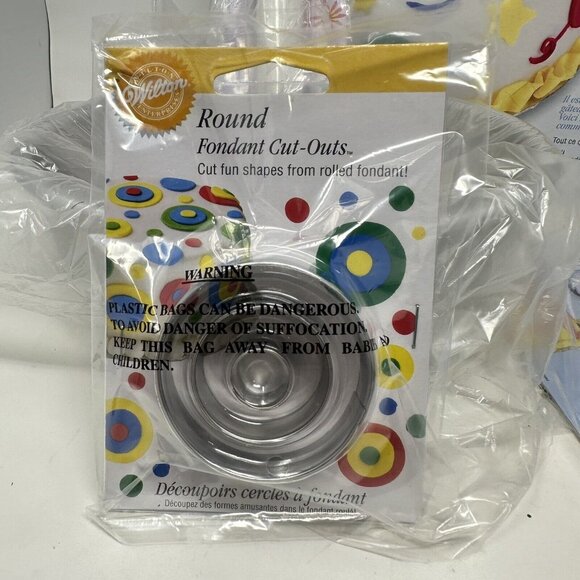 Wilton Fondant Cake Decorating Set 17 Pc Flower Star Round Shape Cutters - Picture 7 of 13